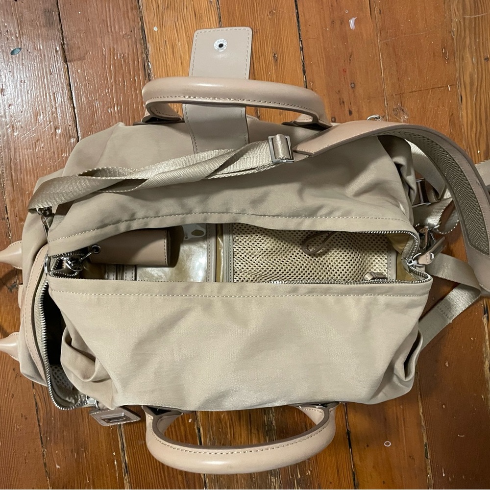 Cute caraa travel bag!